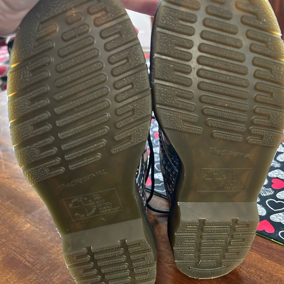 Dr. (Doc) Martens floral Airwalk boots. Size 7US 5UK or 38EU. Like new condition - Picture 6 of 7